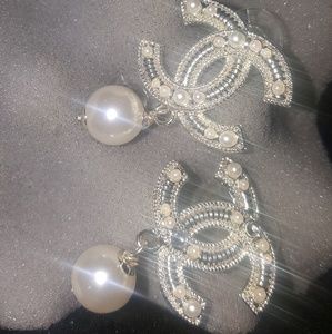 ♨️WEEKEND SALE $245 💯Chanel earrings